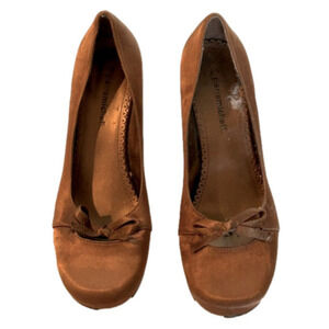 New Vintage Pierre Michell brown satin round toe 3” kitten heel pump with bow 8